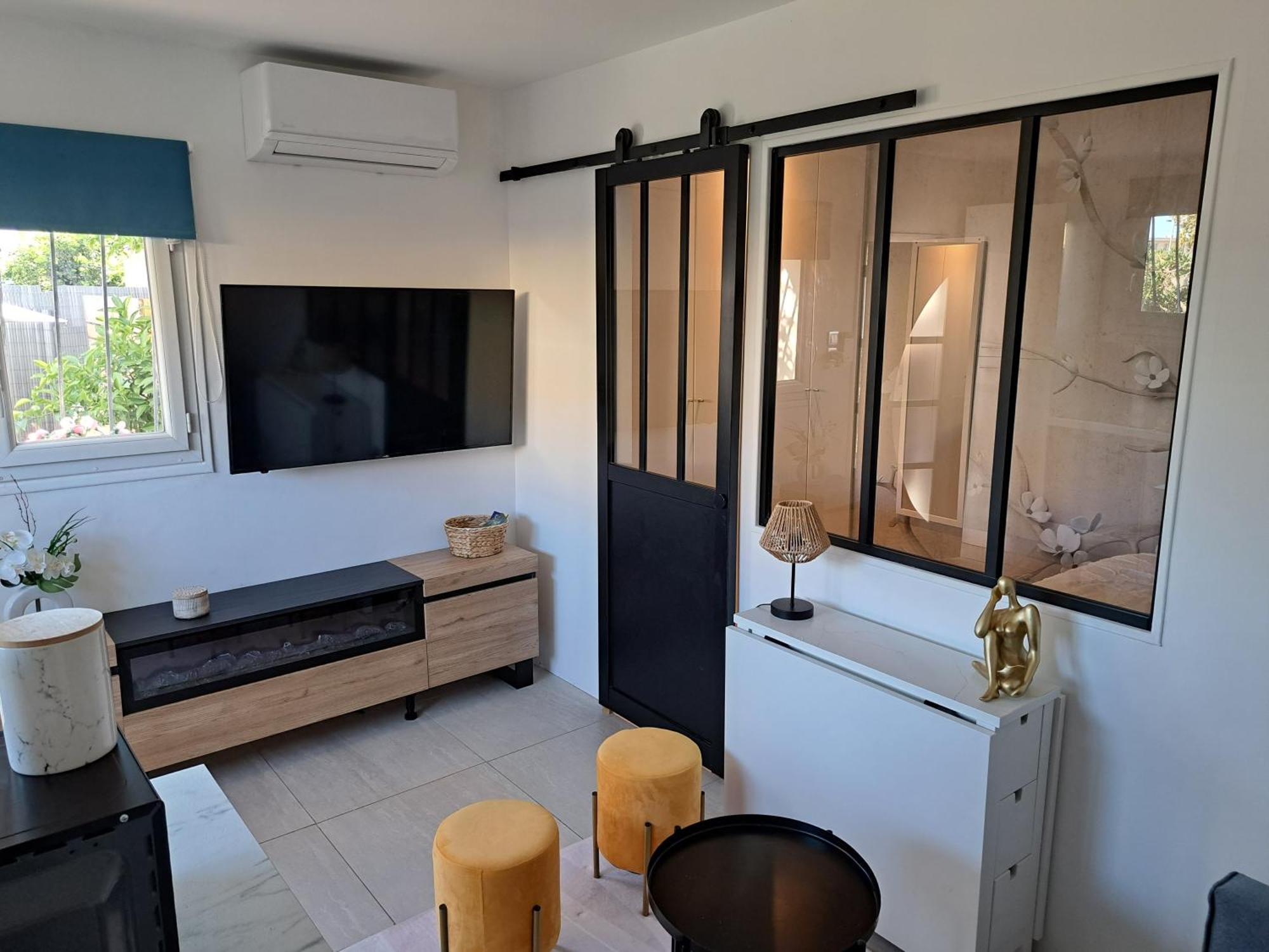 Seduisant Studio Avec Cour Privative La Crau Exterior foto